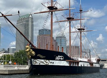 florida/tampa-bay-area/landmark/tampa-history-center-dock-3