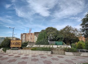 spain/castile-and-leon/landmark/monumento-a-los-reyes-de-leon