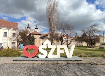 hungary/szekesfehervar/landmark/szfv-szelfipont