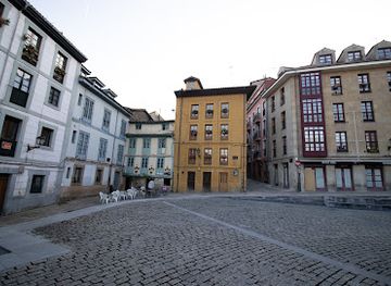 spain/oviedo/landmark/plaza-del-paraguas