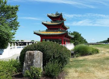 iowa/dutch-heritage-area/landmark/robert-d-ray-asian-garden