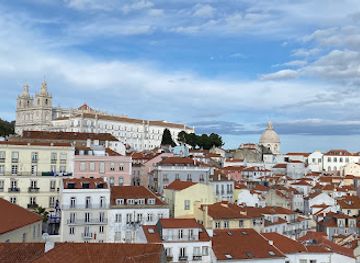portugal/lisbon/alfama/landmark/statue-of-saint-vicente