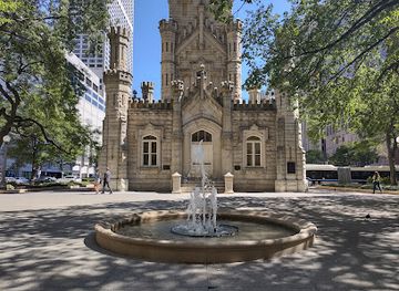 illinois/chicagoland/landmark/chicago-water-tower