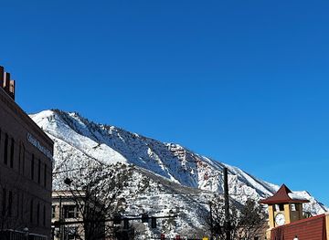 colorado/glenwood-springs/landmark/glenwood-springs-station