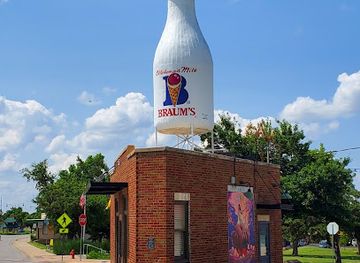 oklahoma/oklahoma-city/landmark/milk-bottle-grocery