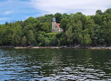wisconsin/door-county/landmark/fish-creek-scenic-boat-tours