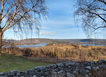 norway/vestfold-og-telemark/landmark/holla-kirkeruin