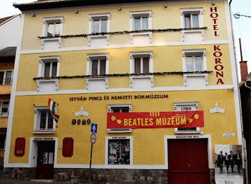hungary/eger/landmark/beatles-museum