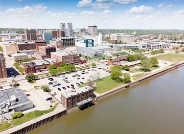 illinois/peoria/landmark/peoria-riverfront-park