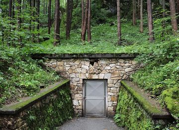 czechia/jeseniky-mountains/landmark/na-pomezi-caves