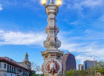kansas/kansas-city/landmark/seville-light-fountain
