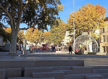france/aix-en-provence/cours-mirabeau/landmark/la-quartier-du-palais