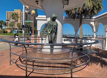 texas/corpus-christi/downtown-corpus-christi/landmark/selena-memorial-statue