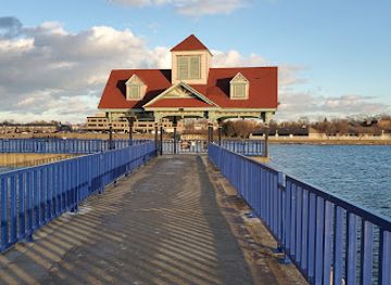 michigan/bay-city/landmark/riverwalk-pier