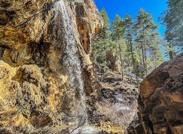 new-mexico/rio-grande-valley/landmark/el-salto-del-agua-cave-waterfall