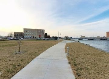 wisconsin/oshkosh/landmark/oshkosh-riverwalk
