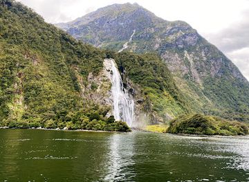 new-zealand/southland/landmark/bowen-falls