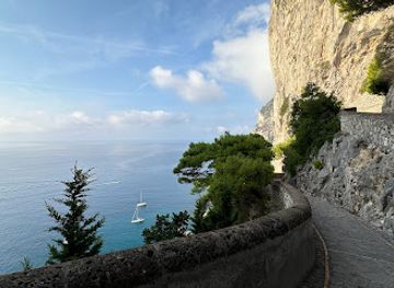 italy/capri/landmark/monumento-a-lenin