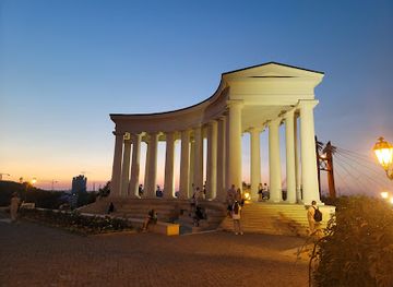 ukraine/odessa-region/landmark/colonnade-of-vorontsov-palace