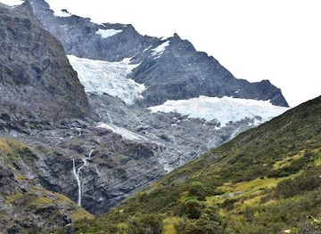 new-zealand/mount-aspiring-national-park/landmark/rob-roy-waterfalls
