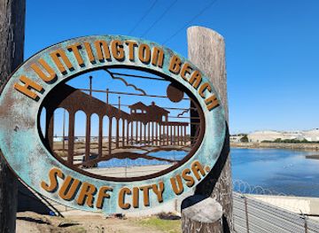 california/huntington-beach/pacific-city/landmark/huntington-beach-sign