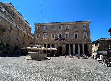 italy/urbino/landmark/republic-square