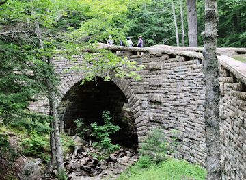 maine/acadia-national-park/landmark/amphitheatre-bridge