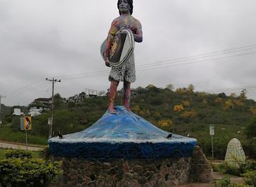 ecuador/montanita-beach/landmark/monumento-del-surfista