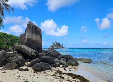 seychelles/ile-de-l-est/landmark/anse-royale-beach