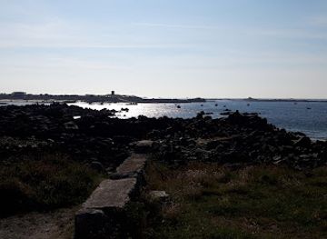 guernsey/rousse-tower/landmark/ladies-bay