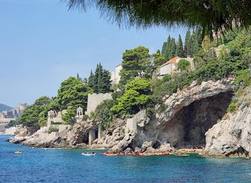 croatia/dubrovnik-riviera/landmark/betina-cave-beach