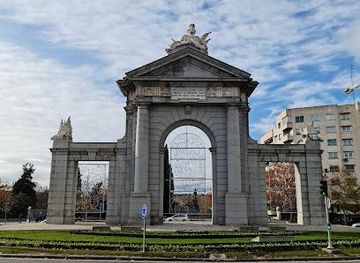 spain/madrid/landmark/porta-de-sant-vicent