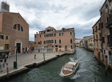 italy/venice/landmark/chiesa-parrocchiale-di-san-pantalon