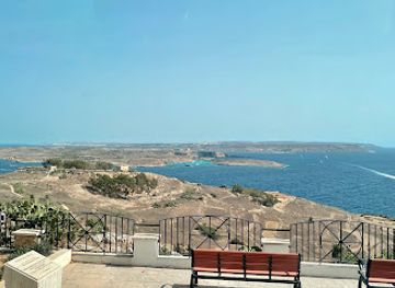 malta/gozo-and-comino/landmark/panoramic-view-towards-comino-island