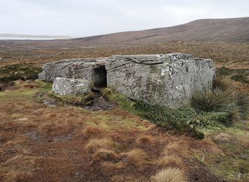 united-kingdom/orkney/landmark/dwarfie-stane