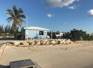 the-bahamas/cat-island/landmark/da-pink-chicken