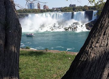 canada/niagara-peninsula/landmark/queen-victoria-park