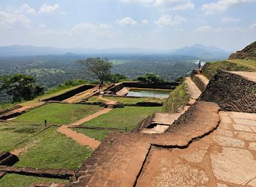 sri-lanka/dambulla/landmark/sigiriya-frescoes-480-ad
