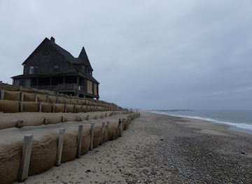 rhode-island/south-county/landmark/trustom-pond-national-wildlife-refuge