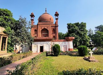india/agra/khandari/landmark/the-red-taj