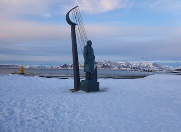 iceland/borgarfjörður/landmark/einar-benediktsson-statue