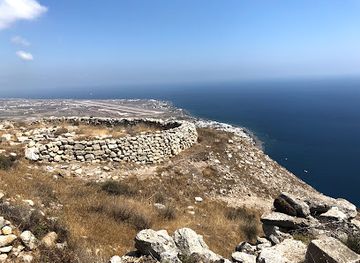 greece/santorini/landmark/sanctuary-of-artemidorus