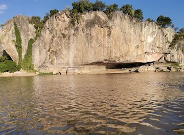 paraguay/chaco-austral/landmark/caverna-kamba-hopo