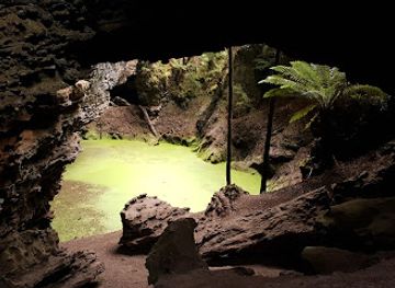 australia/tasmanian-wilderness/landmark/trowutta-arch
