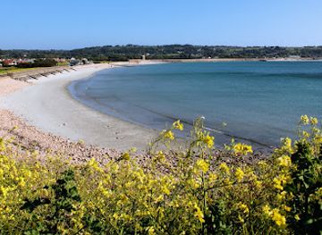 guernsey/perelle-bay/landmark/vazon-bay