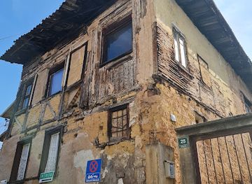 bosnia-and-herzegovina/sarajevo-surroundings/landmark/a-glimpse-of-the-war