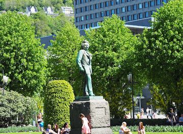 norway/bergen/landmark/edvard-grieg-statue