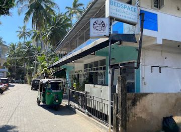 sri-lanka/unawatuna/landmark/skinnytom-s-deli