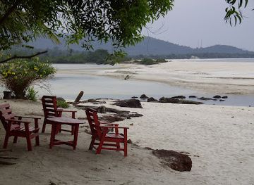 sierra-leone/tokeh-beach/landmark/river-no-beach