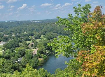 missouri/table-rock-lake/landmark/henning-scenic-overlook